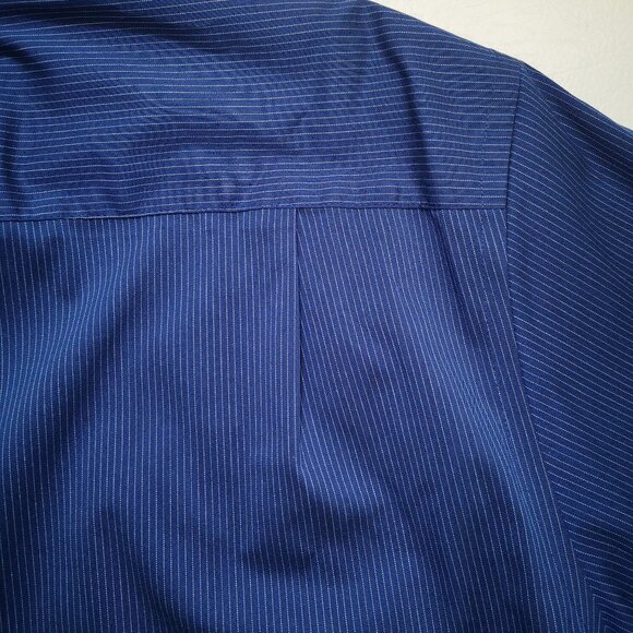 Van Heusen Traveler Men's Size XL (17-17.5) Dark Blue w/ Pinstripe Shirt - Picture 7 of 10